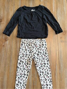 Baby girl shirt and leggings set